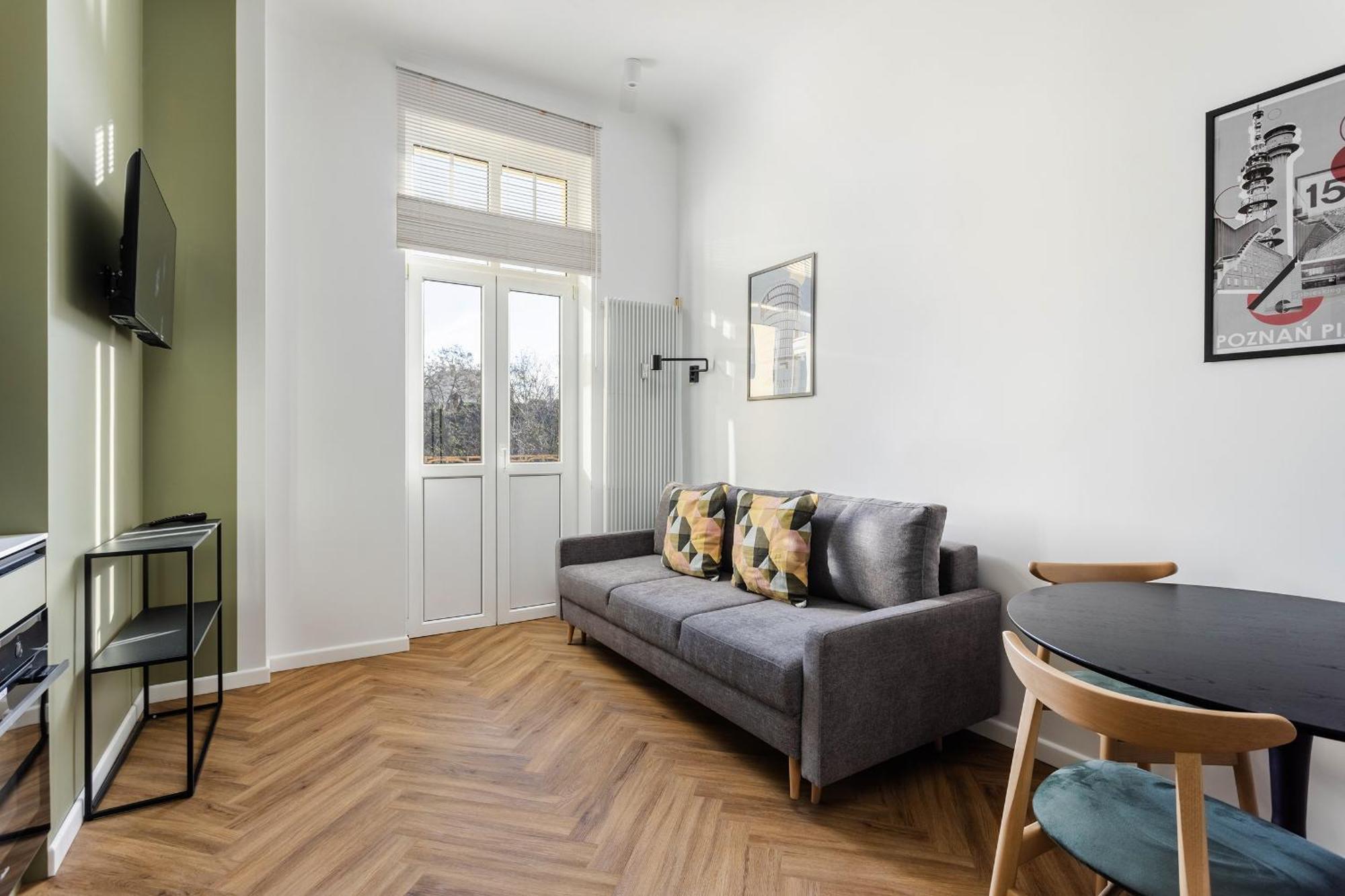 Apartment Przytulne I Komfortowe Studia Very Berry W Poznaniu By Renters Poznan